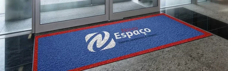 Leia mais sobre o artigo Vantagens em utilizar Capachos e Tapetes de Vinil Personalizados na entrada da sua Empresa ou Escritório.